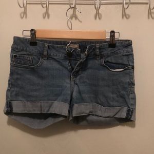 Denim shorts light wash